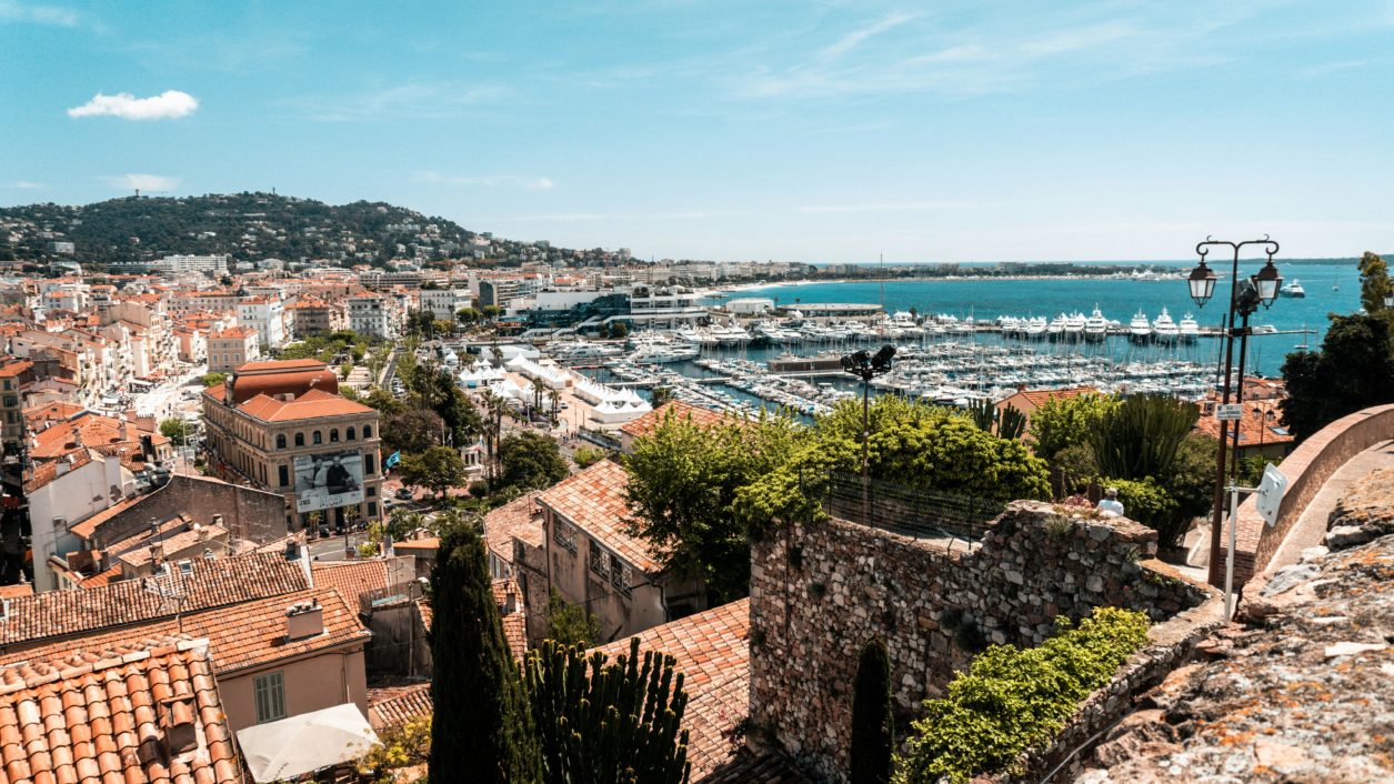 Cannes, foto di Jim Thirion su Unsplash